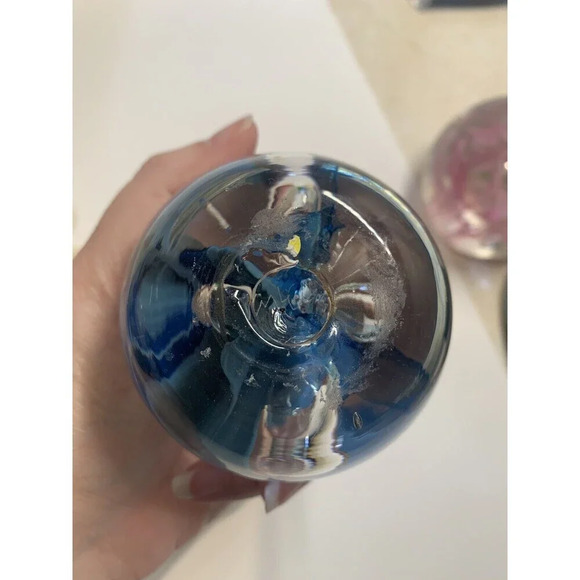Vintage Blue & Clear Art Glass Heavy Weight Egg Shaped Paperweight Signed - Picture 10 of 10